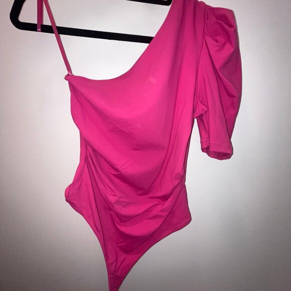Free People Somethin Bout You Bright Pink Puff Sleeve One-Shoulder Bodysuit - Picture 3 of 4